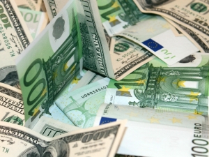 Γιώργος Παπακωνσταντίνου: Ευκαιρία για το ευρώ, να αντικαταστήσει το δολάριο