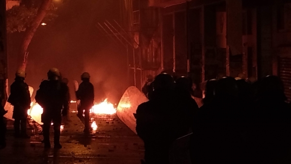 Μολότοφ, χημικά και οδομαχίες: Σκηνές χάους σε Εξάρχεια και Θεσσαλονίκη