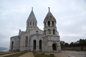 Nagorno-Karabakh, the lobbies and an international arrest warrant in Greek colors