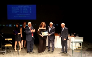 To 19o συνέδριο Ιατρικής Χημείας τίμησε την οικογένεια Γιαννακόπουλου