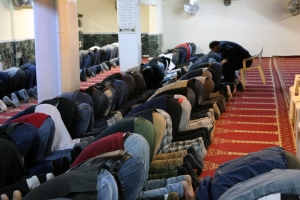 Η κρίση κλείνει τα παράνομα τζαμιά - Στην τελική ευθεία το τέμενος στον Ελαιώνα